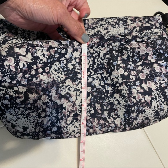 Lululemon Festival Bag - Picture 4 of 16